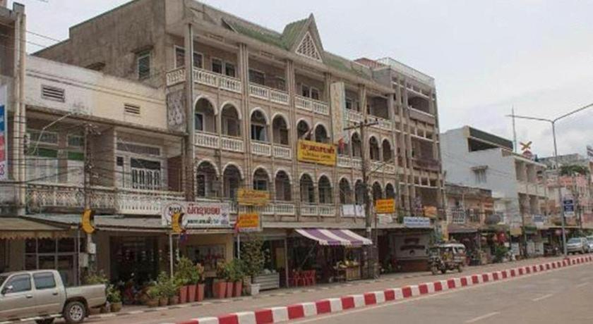 Lankham Hotel Паксе Экстерьер фото