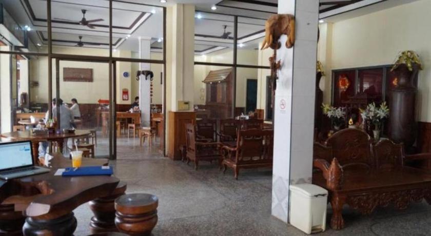 Lankham Hotel Паксе Экстерьер фото