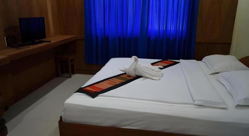 Lankham Hotel Паксе Экстерьер фото