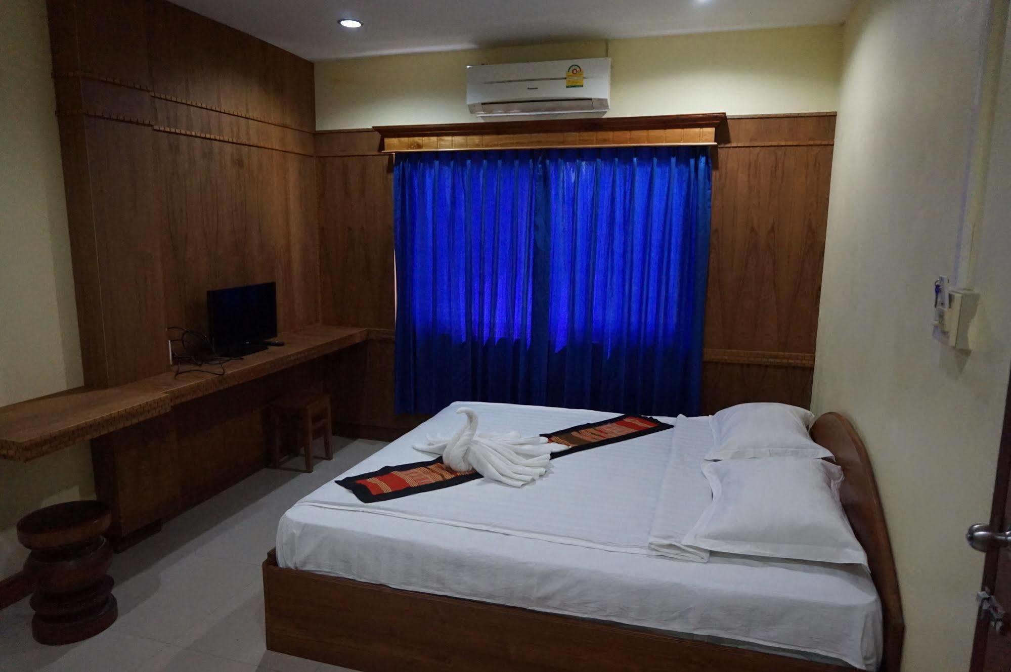 Lankham Hotel Паксе Экстерьер фото